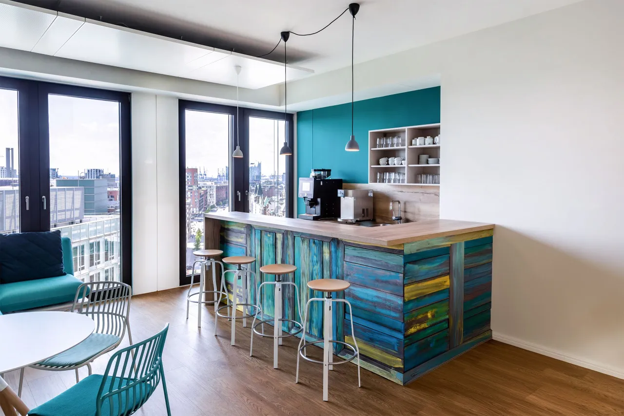 empfangstresen-bar-objektausbau-zipform-hamburg